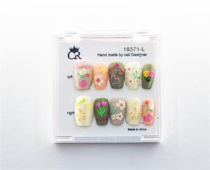 Picture of CROWN HAND PAINTED PRESS-ON NAILS - 19371-L