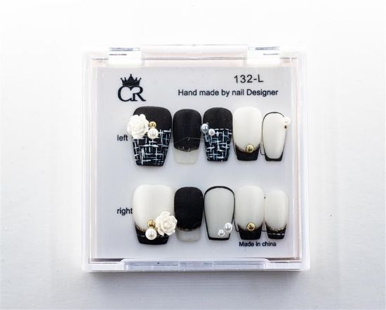 Picture of CROWN HAND PAINTED PRESS-ON NAILS - STYLE 132