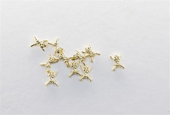 Picture of GOLD SKELETON HEAD WITH SWORDS CHARMS