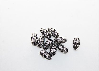 Picture of LARGE BLACK SKULL CHARMS